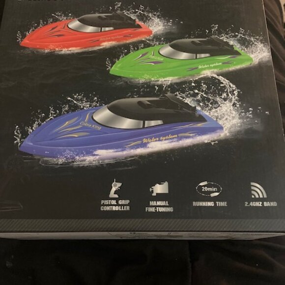 Remote Controlled Racing Boat Set - Picture 4 of 8